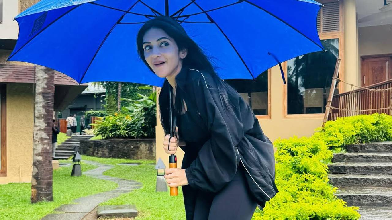Sreeleela: ನೋ ಮೇಕಪ್ ಲುಕ್ನಲ್ಲಿ ಶ್ರೀಲೀಲಾ; ಮಾನ್ಸೂನ್ ವೈಬ್ ಫೋಟೊಗಳಿಗೆ ಅಭಿಮಾನಿಗಳು ಫಿದಾ - Image 3