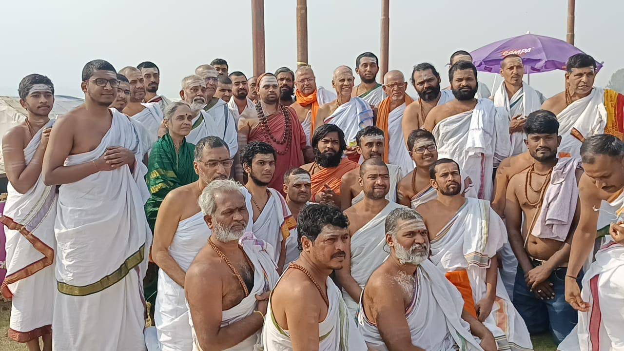 ಮೌನಿ ಅಮಾವಾಸ್ಯೆಯಂದು ಪವಿತ್ರ ಸ್ನಾನ ಮಾಡಿದ ಶೃಂಗೇರಿ ಜಗದ್ಗುರು