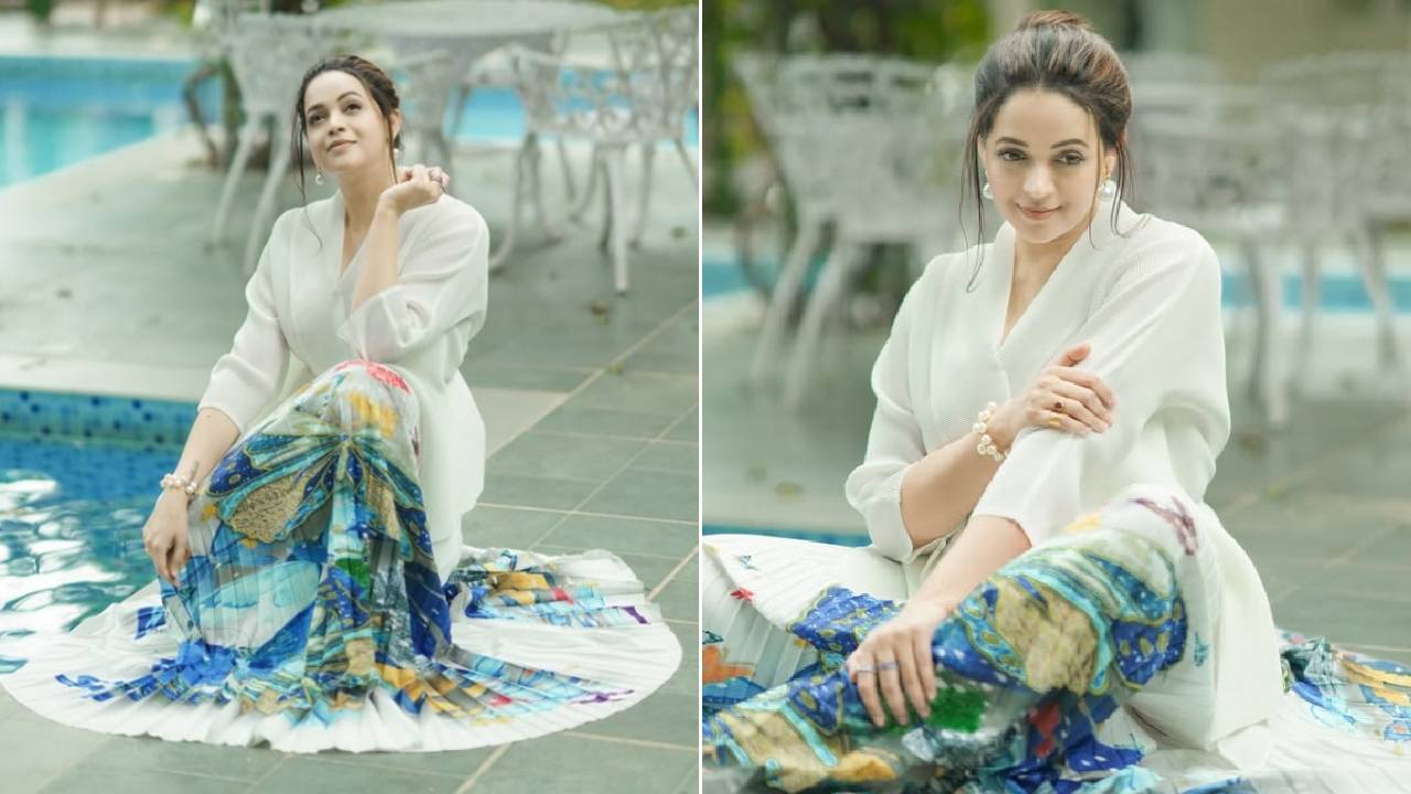 Star Fashion 2025: ಪ್ಲೀಟೆಡ್ ವೈಟ್ ಡ್ರೆಸ್ನಲ್ಲಿ ಚೀನಿ ಹುಡುಗಿಯಂತೆ ಕಂಡ ನಟಿ ಭಾವನಾ ಮೆನನ್ - Image 1