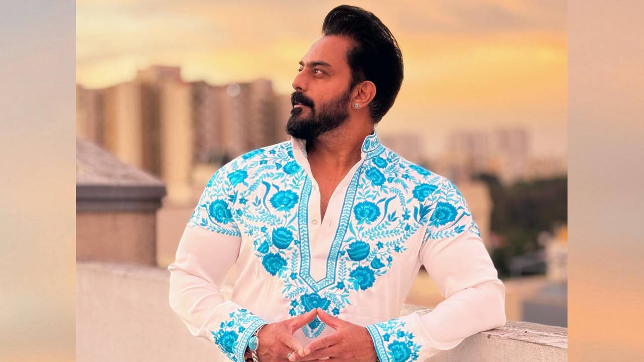 Star Fashion 2025: ಸಮಂತಾ ಡಿಸೈನರ್ ಕುರ್ತಾದಲ್ಲಿ ನಟ ಕಾರ್ತಿಕ್ ಜಯರಾಮ್ ಸಖತ್ ಲುಕ್ - Image 1