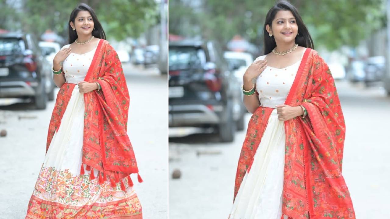 Star Fashion 2025: ನೋಡುಗರ ಕಣ್ಮನ ಸೆಳೆದ ಮುದ್ದು ಸೊಸೆ ಖ್ಯಾತಿಯ ನಟಿ ಪ್ರತಿಮಾ ವೈಟ್‌ ಲೆಹೆಂಗಾ - Image 2
