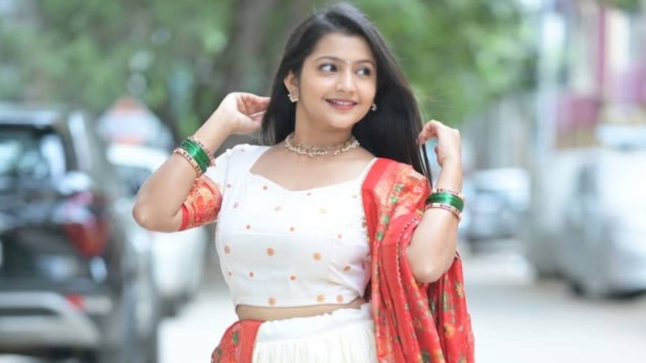 Star Fashion 2025: ನೋಡುಗರ ಕಣ್ಮನ ಸೆಳೆದ ಮುದ್ದು ಸೊಸೆ ಖ್ಯಾತಿಯ ನಟಿ ಪ್ರತಿಮಾ ವೈಟ್‌ ಲೆಹೆಂಗಾ - Image 4