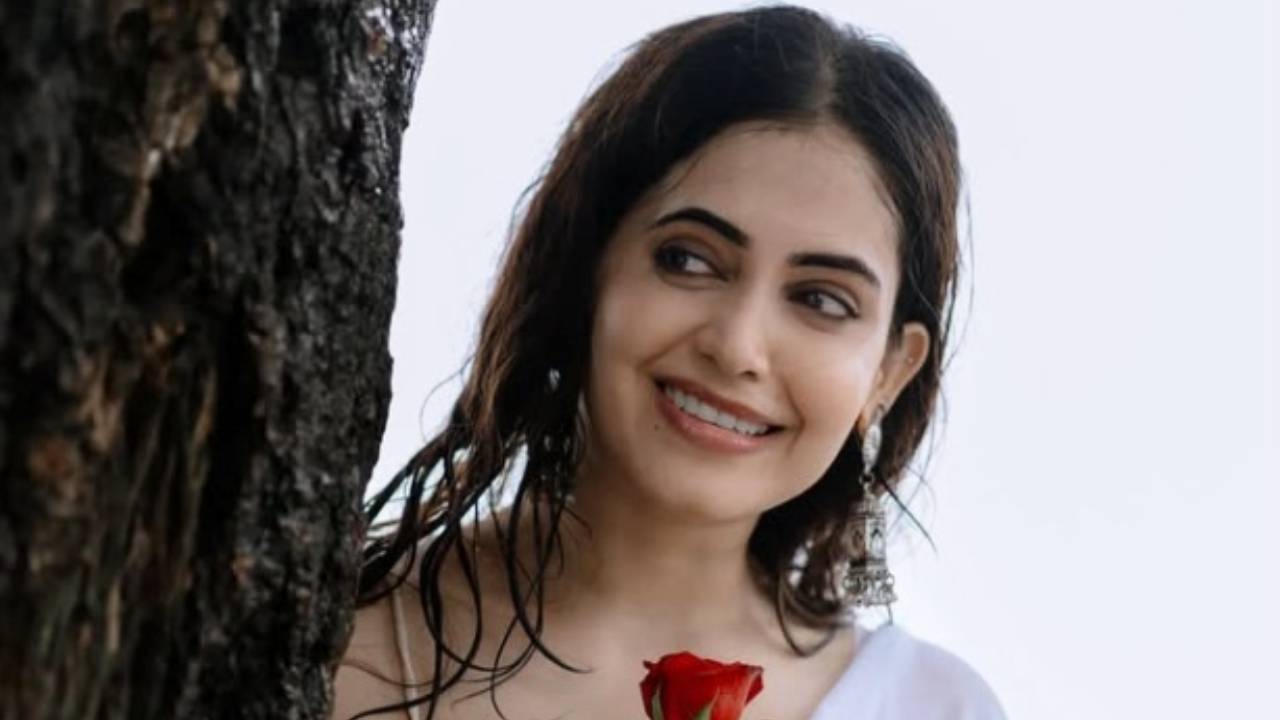 Star Fashion 2025: ಸೀರೆಯಲ್ಲಿ ಶ್ವೇತಧಾರಿಯಾದ ನಟಿ ಶ್ರುತಿ ಪ್ರಕಾಶ್ - Image 4