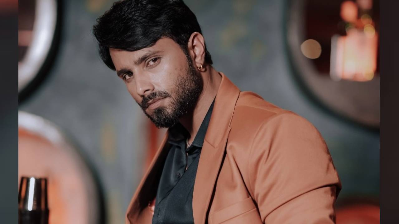 Star Fashion 2025: ಕ್ಲಾಸಿ ಸೂಟ್ನಲ್ಲಿ ನಟ ಜಗನ್ ಮಾನ್ಸೂನ್ ಫ್ಯಾಷನ್ - Image 5