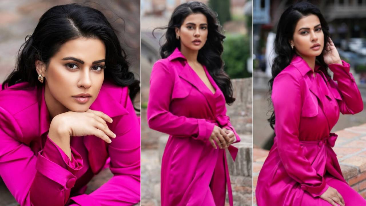 ವೈಬ್ರೆಂಟ್ ಟ್ರೆಂಚ್ ಕೋಟ್ ಡ್ರೆಸ್ನಲ್ಲಿ ಕಾಣಿಸಿಕೊಂಡ ಶರ್ಮಿಳಾ ಮಾಂಡ್ರೆ