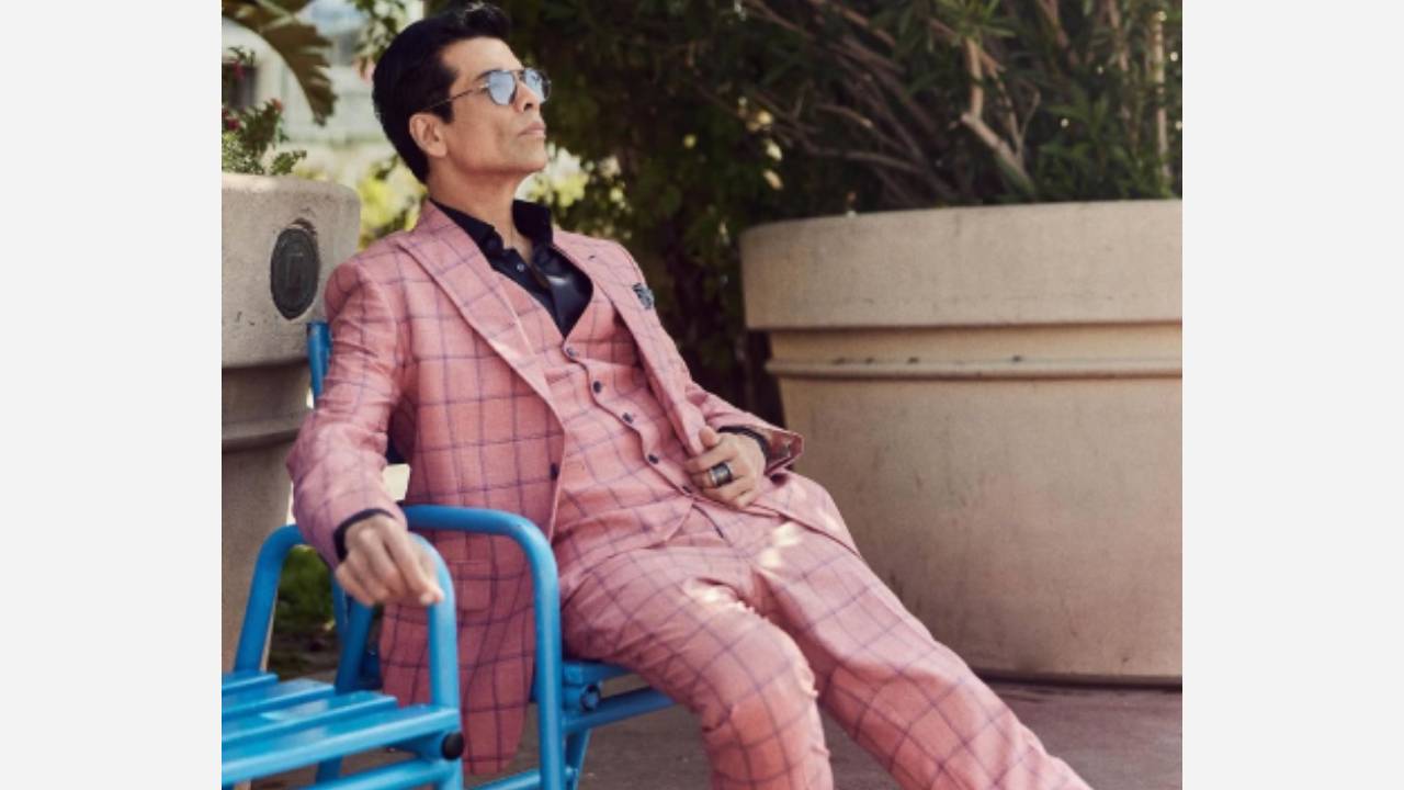 Star Fashion: ಕಾನ್ಸ್ ಸ್ಟ್ರೀಟ್ನಲ್ಲಿ ಪ್ರಿಂಟೆಡ್ ಸೂಟ್ನಲ್ಲಿ ಅತ್ಯಾಕರ್ಷಕವಾಗಿ ಕಾಣಿಸಿಕೊಂಡ ಸ್ಟಾರ್ ಡೈರೆಕ್ಟರ್ ಕರಣ್ ಜೋಹರ್ - Image 2