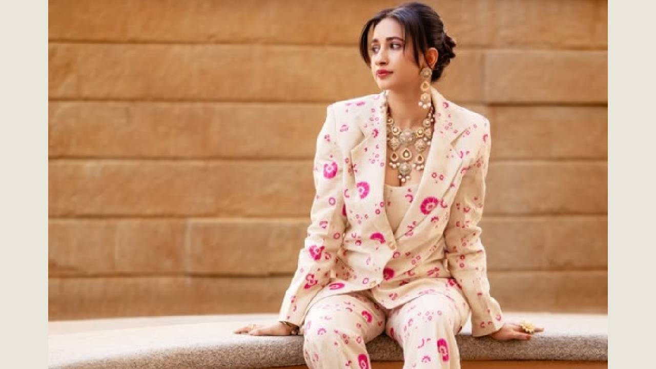 Star Fashion: ಅತ್ಯಾಕರ್ಷಕ ಬ್ರೋಕೆಡ್ ಸಿಲ್ಕ್ ಬ್ಲೇಜರ್ನಲ್ಲಿ ನಟಿ ಮಾನ್ವಿತಾ ಕಾಮತ್ ಕ್ಲಾಸಿಕ್ ಲುಕ್! - Image 3