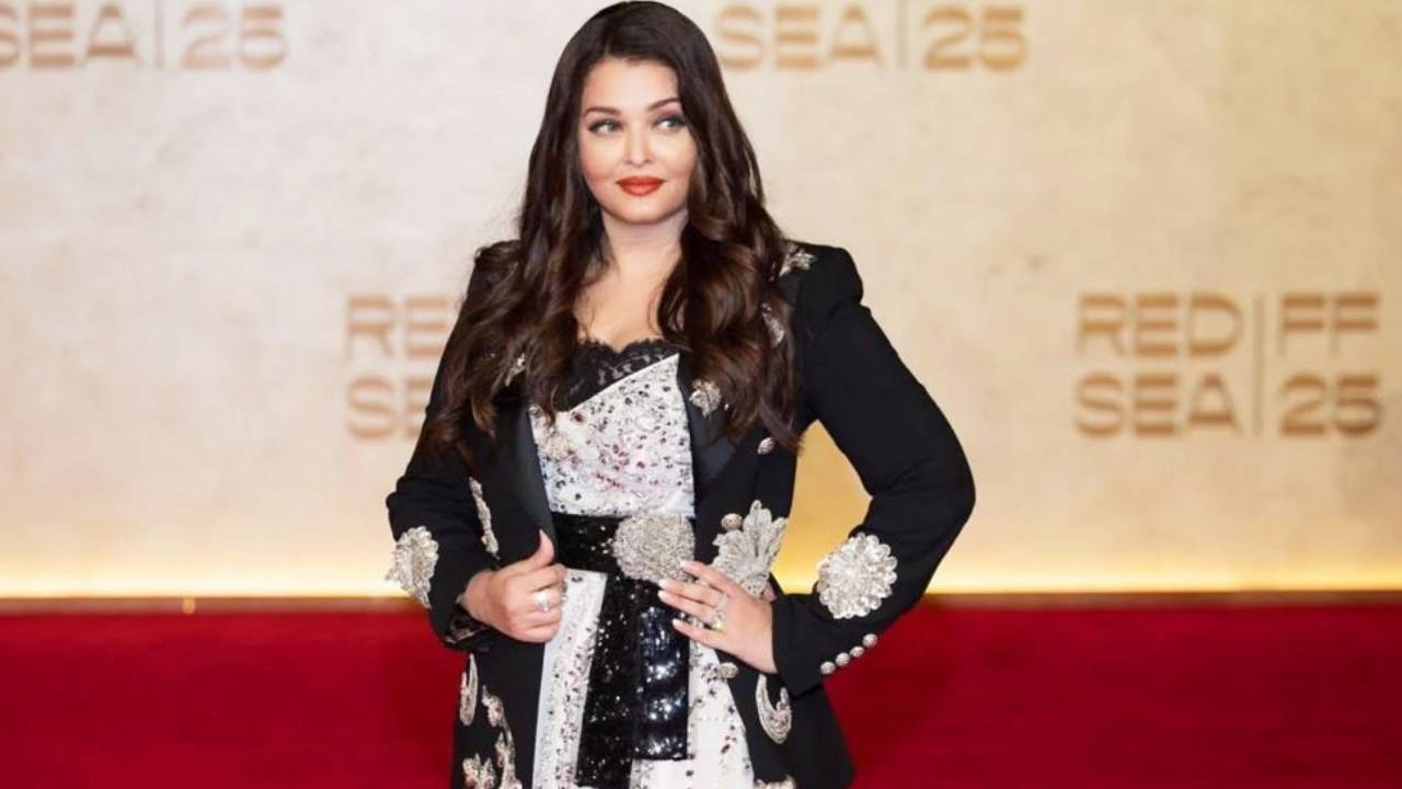 Star Fashion 2025: ರೆಡ್‌ ಸೀ ಫಿಲ್ಮ್‌ ಫೆಸ್ಟಿವಲ್‌ನಲ್ಲಿ ಬ್ಲೇಜರ್‌ ಮೆರ್ಮೈಡ್‌ ಗೌನ್‌ನಲ್ಲಿ ಮಿಂಚಿದ  ಐಶ್ವರ್ಯಾ ರೈ - Image 5