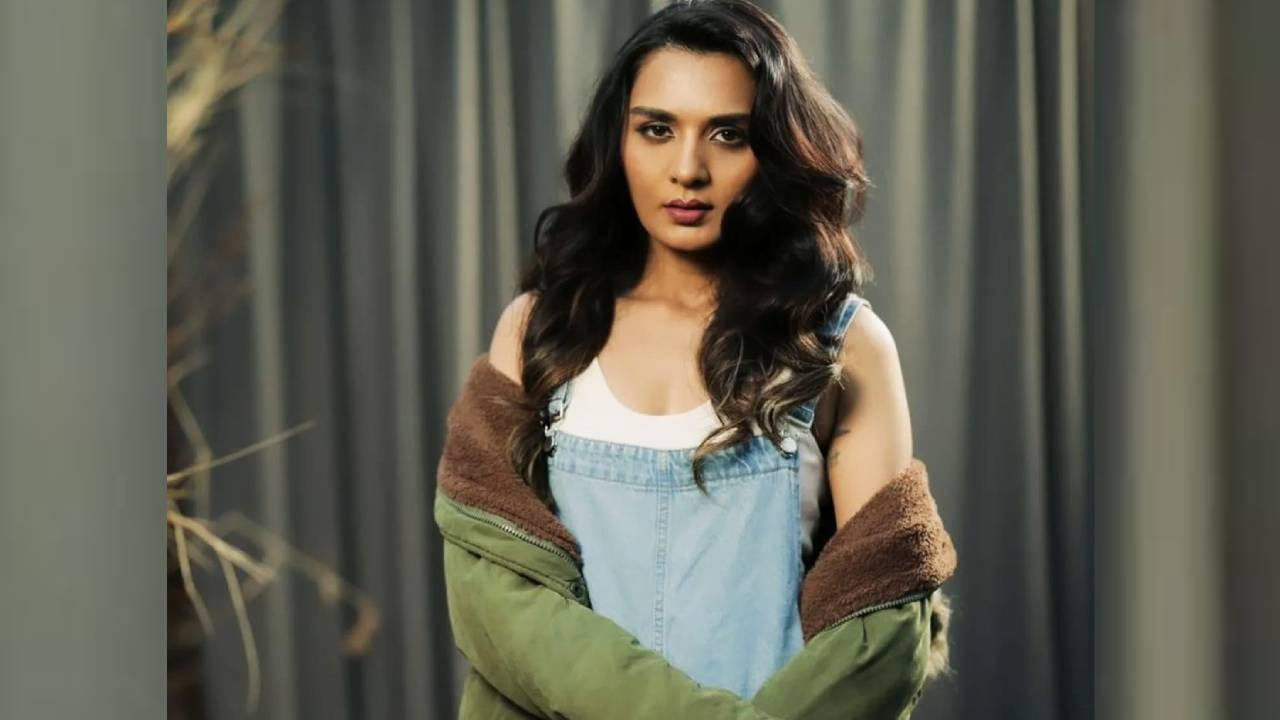 Star Fashion Review 2026: ಡಂಗ್ರೀಸ್‌ನಲ್ಲಿ ವಿಂಟರ್‌ ಫ್ಯಾಷನ್‌ಗೆ ಸೈ ಎಂದ ಸಿಂಧೂ ಲೋಕನಾಥ್‌ - Image 5