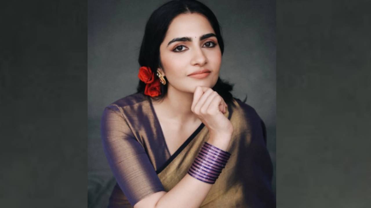 Star Saree Fashion 2025: ನಟಿ ರುಕ್ಮಿಣಿ ವಸಂತ್‌ ರೆಟ್ರೋ ಲುಕ್‌ಗೆ ಅಭಿಮಾನಿಗಳು ಫಿದಾ - Image 5