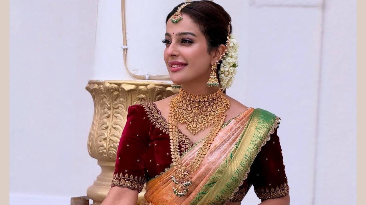Star Saree Fashion 2025: ಫಾಲೋವರ್ಗಳನ್ನು ಆಕರ್ಷಿಸಿದ ನಟಿ ರುಹಾನಿ ಶೆಟ್ಟಿಯ ರೇಷ್ಮೆ ಸೀರೆ - Image 4