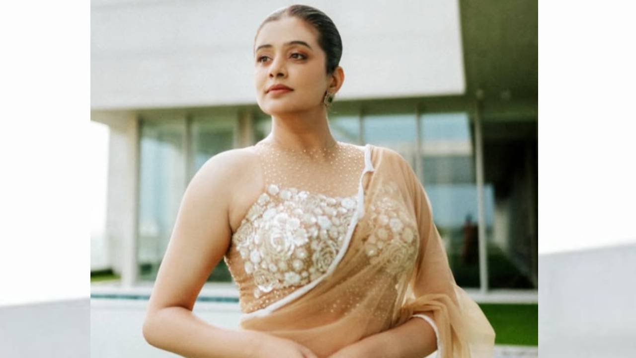 Star Saree Fashion 2025: ನಟಿ ಪ್ರಿಯಾಮಣಿಯ ಇಂಡೋ-ವೆಸ್ಟರ್ನ್‌ ಶೀರ್‌ ಸೀರೆ ಲವ್‌ - Image 5