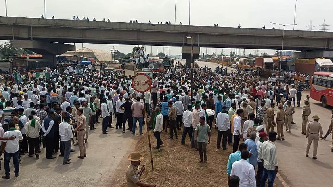 ಬೆಳಗಾವಿಯಲ್ಲಿ ಪೊಲೀಸರ ಮೇಲೆ ಕಲ್ಲು ತೂರಾಟ; 11 ಮಂದಿ ಮೇಲೆ FIR