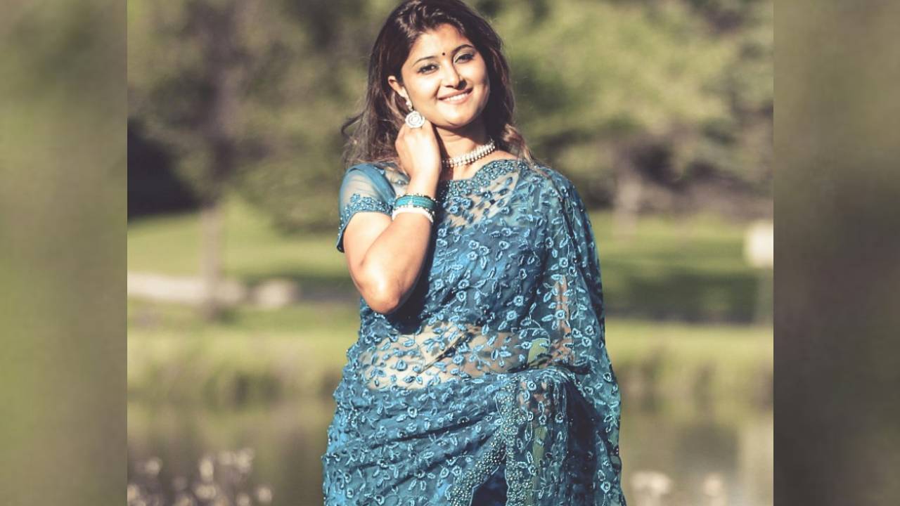 Partywear Saree Tips 2025: ಪಾರ್ಟಿ ಸೀರೆ ಪ್ರಿಯರಿಗೆ 5 ಸ್ಟೈಲಿಂಗ್ ಟಿಪ್ಸ್ ಇಲ್ಲಿದೆ - Image 2