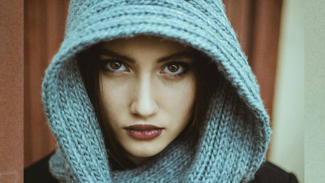 Winter Styling 2026: ಸ್ಟೈಲಿಶ್ ಲುಕ್‌ಗಾಗಿ ಮಫ್ಲರ್ ಸ್ಟೈಲಿಂಗ್ ಟಿಪ್ಸ್ - Image 2