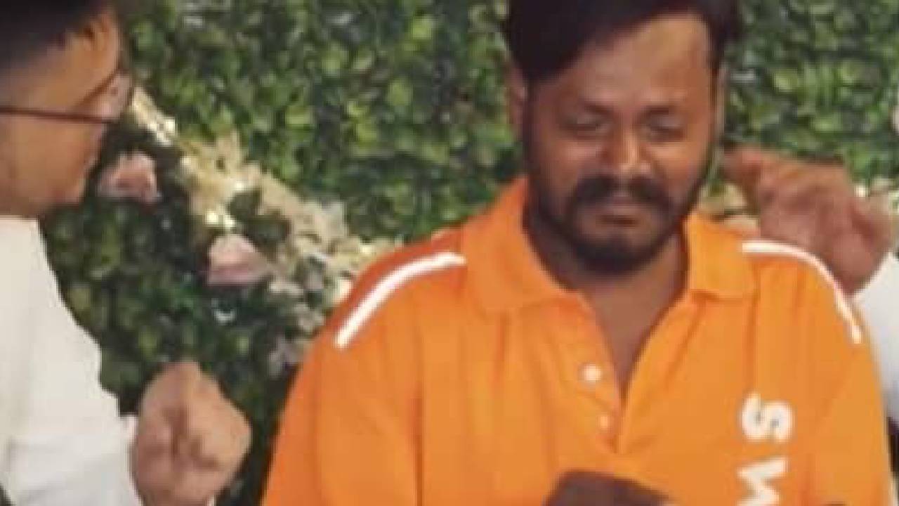 ಡೆಲಿವರಿ ಬಾಯ್‌ಗೆ ಆಹಾರ ನೀಡಿ ಉಪಚರಿಸಿದ ಗ್ರಾಹಕರು: ವಿಡಿಯೊ ನೋಡಿ