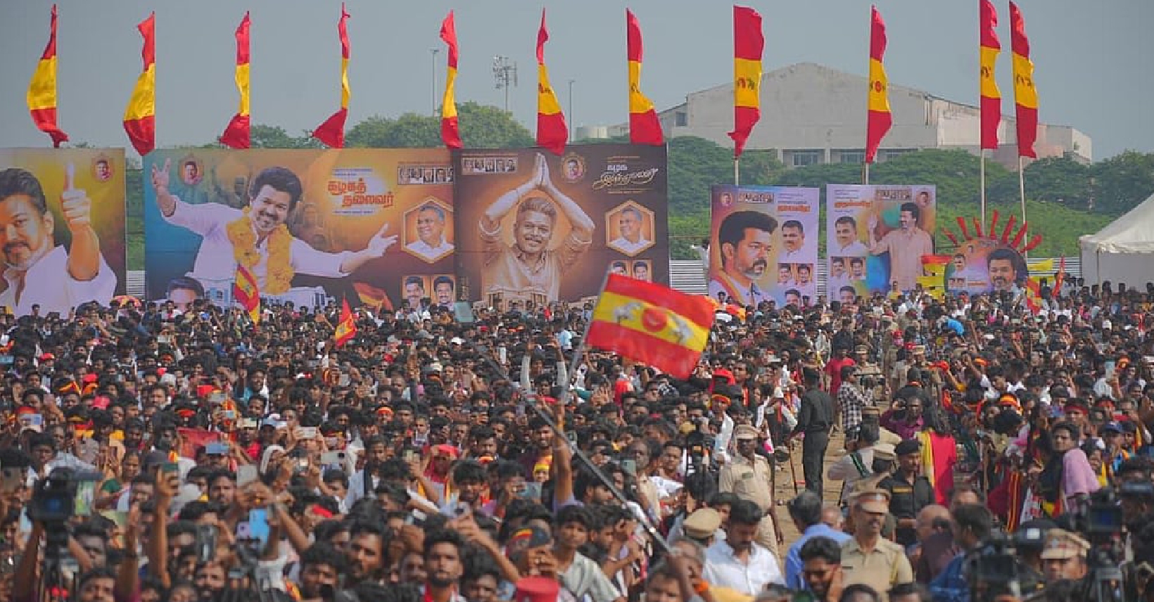 ಜನರಿಗೆ ಮೋಸ ಮಾಡುವುದೇ ಡಿಎಂಕೆ ಕೆಲಸ; ಪುದುಚೇರಿಯಲ್ಲಿ ವಿಜಯ್‌ ವಾಗ್ದಾಳಿ