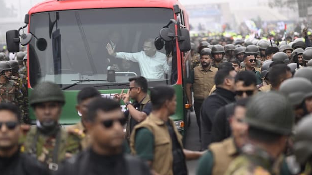 17 ವರ್ಷಗಳ ಬಳಿಕ ಬಾಂಗ್ಲಾಕ್ಕೆ ಮರಳಿದ  ತಾರಿಕ್ ರೆಹಮಾನ್