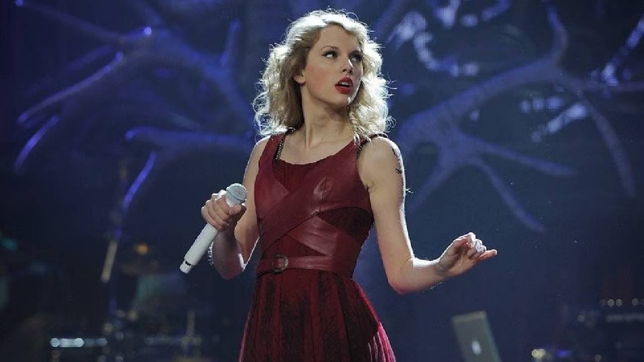 Taylor Swift: ಏಕಕಾಲದಲ್ಲಿ ಖ್ಯಾತ ಗಾಯಕಿಯ ಬರೋಬ್ಬರಿ 13 ಮೇಣದ ಪ್ರತಿಮೆ ಅನಾವರಣ