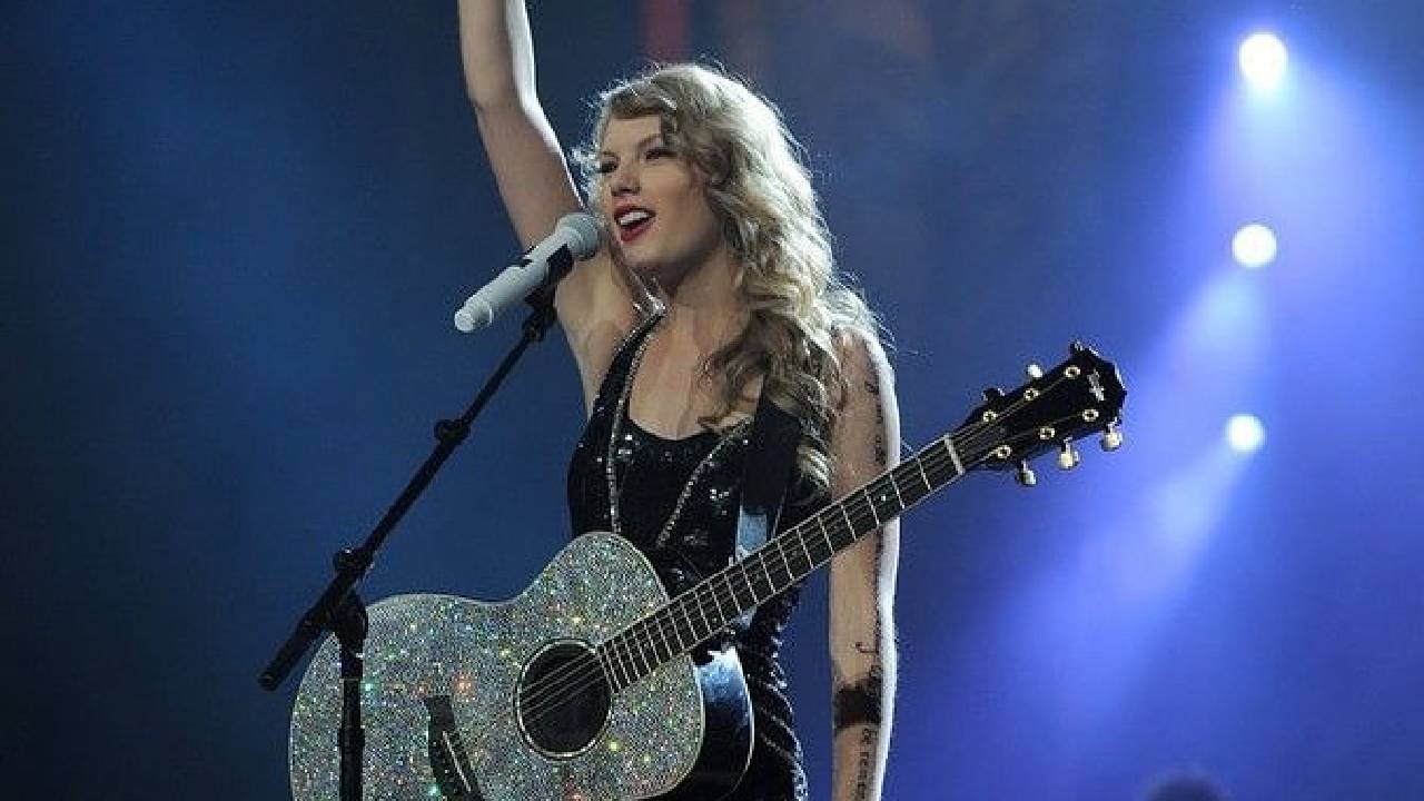 Taylor Swift: ಏಕಕಾಲದಲ್ಲಿ ಖ್ಯಾತ ಗಾಯಕಿಯ ಬರೋಬ್ಬರಿ 13 ಮೇಣದ ಪ್ರತಿಮೆ ಅನಾವರಣ - Image 6