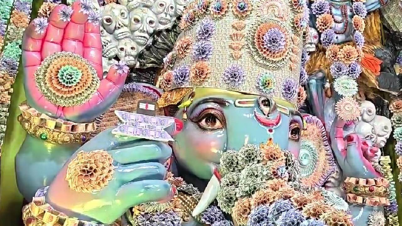 ಪಲ್ವಂಚದಲ್ಲಿ 2.90 ಕೋಟಿ ನೋಟುಗಳಿಂದ ಗಣೇಶ ವಿಗ್ರಹ ಅಲಂಕಾರ