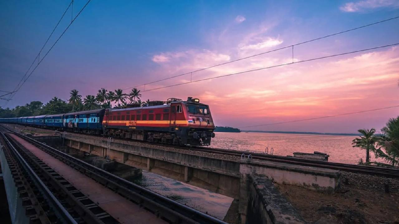 Longest Train Routes In India: ವಿವೇಕ್ ಎಕ್ಸ್ಪ್ರೆಸ್, ಹಿಮಸಾಗರ್ ಎಕ್ಸ್ಪ್ರೆಸ್...ಟಾಪ್ 5 ದೀರ್ಘ ದೂರ ಪಯಣದ ರೈಲುಗಳಿವು - Image 4