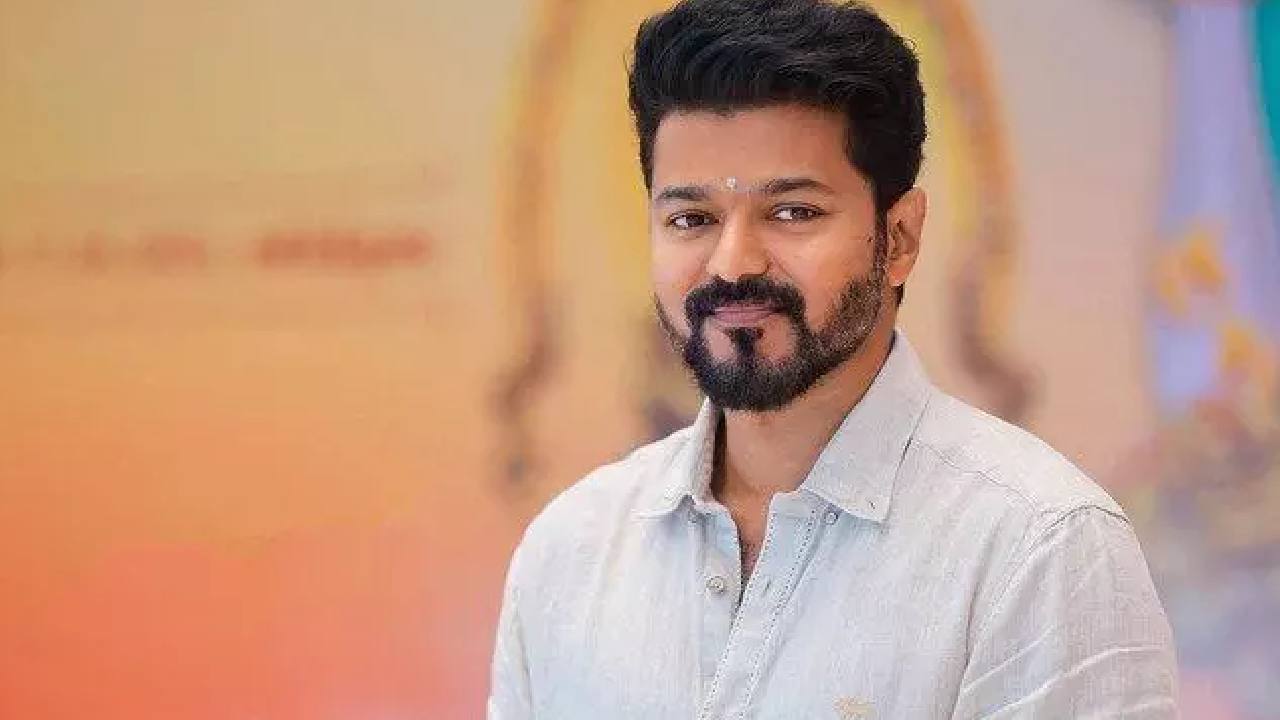 Thalapathy Vijay: ತಮಿಳು ಸ್ಟಾರ್ ನಟನಿಗೆ ಬರ್ತ್ ಡೇ ಸಂಭ್ರಮ; ದಳಪತಿ ವಿಜಯ್ ಕುರಿತು ನಿಮಗೆ ಗೊತ್ತಿರದ ಇಂಟ್ರಸ್ಟಿಂಗ್ ಸಂಗತಿಗಳು ಇಲ್ಲಿವೆ - Image 1