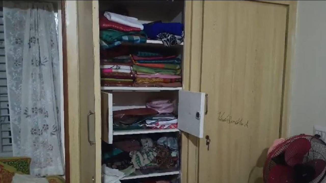 ಪಾವಗಡ: ಮುಂದುವರಿದ ಖದೀಮರ ಕೈಚಳಕ; ಪುರಸಭೆ ಮಾಜಿ ಅಧ್ಯಕ್ಷರ ಮನೆಯಲ್ಲಿ ಹಾಡಹಗಲೇ ಕಳವು