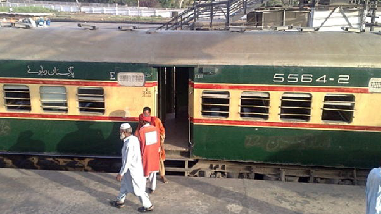 ಪಾಕ್ ಎಕ್ಸ್ಪ್ರೆಸ್ ರೈಲು ಹೈಜಾಕ್; 16 ಉಗ್ರರ ಹತ್ಯೆ