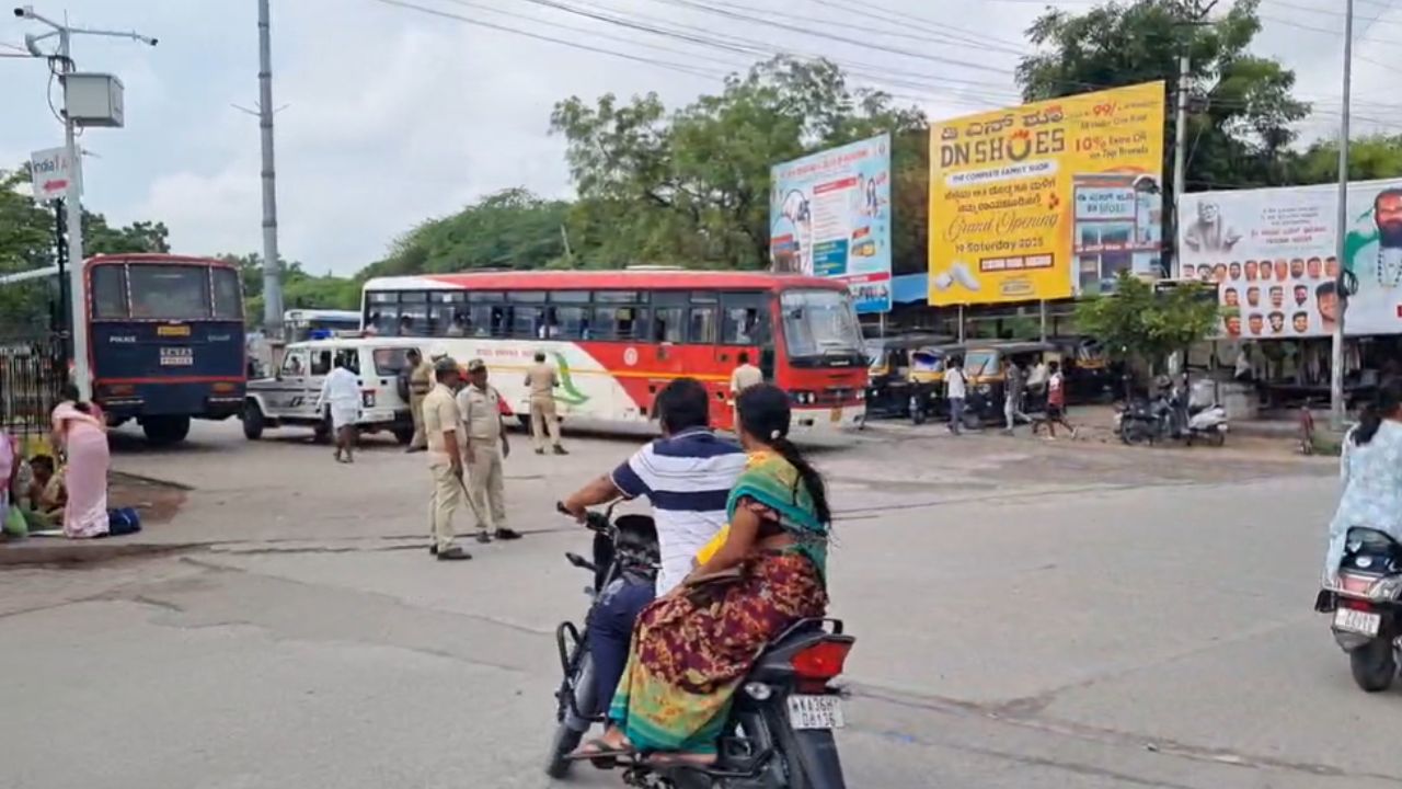 Transport Strike: ಸಾರಿಗೆ ಮುಷ್ಕರ; ರಾಯಚೂರಿನಲ್ಲಿ ಆಂಧ್ರ, ತೆಲಂಗಾಣ ಬಸ್‌ಗಳ ಮೊರೆ ಹೋದ ಪ್ರಯಾಣಿಕರು