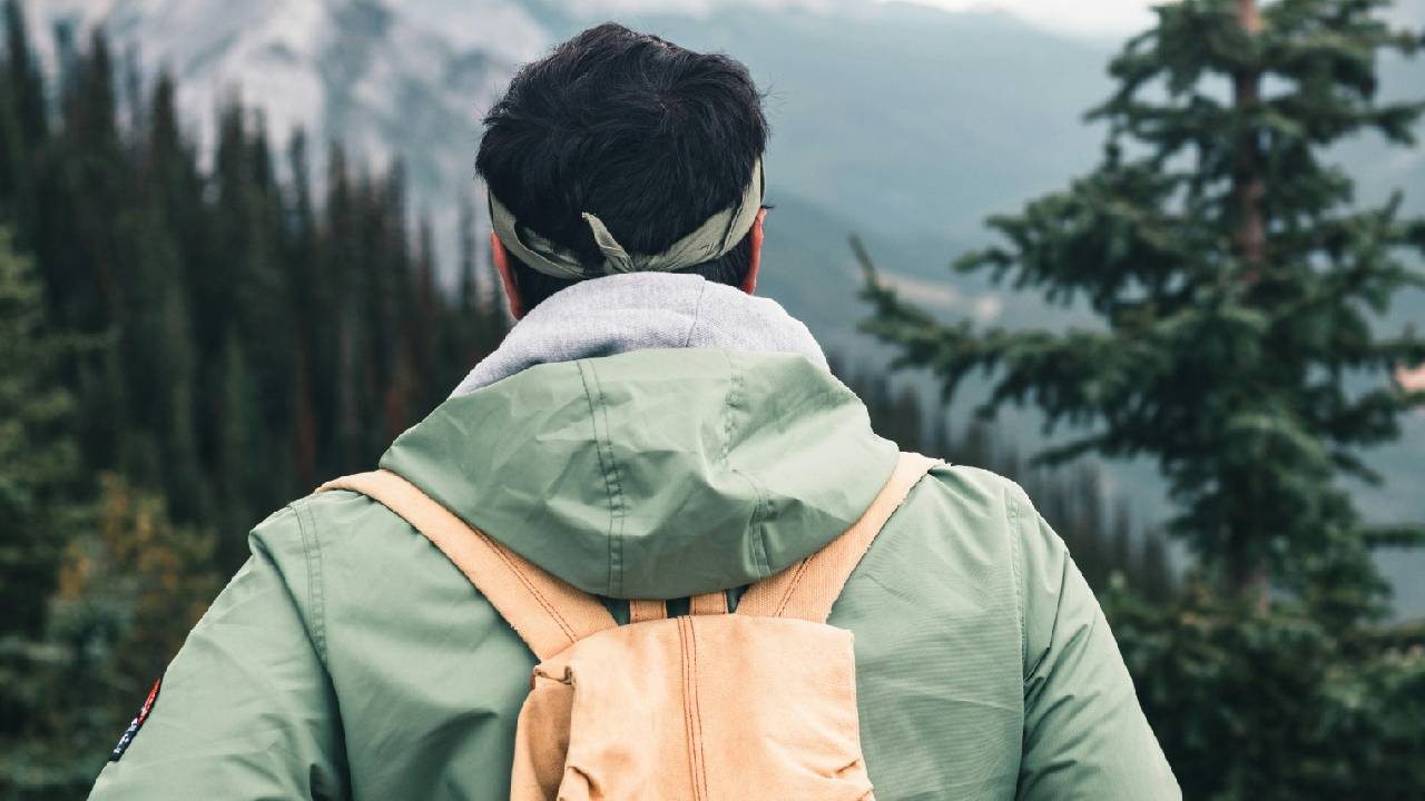 Holiday Fashion 2025: ಇಯರ್ ಎಂಡ್‌ನಲ್ಲಿ ಟ್ರೆಂಡಿಯಾದ ಹಾಲಿಡೇ ಫ್ಯಾಷನ್ ವೇರ್‌ಗಳಿವು - Image 2