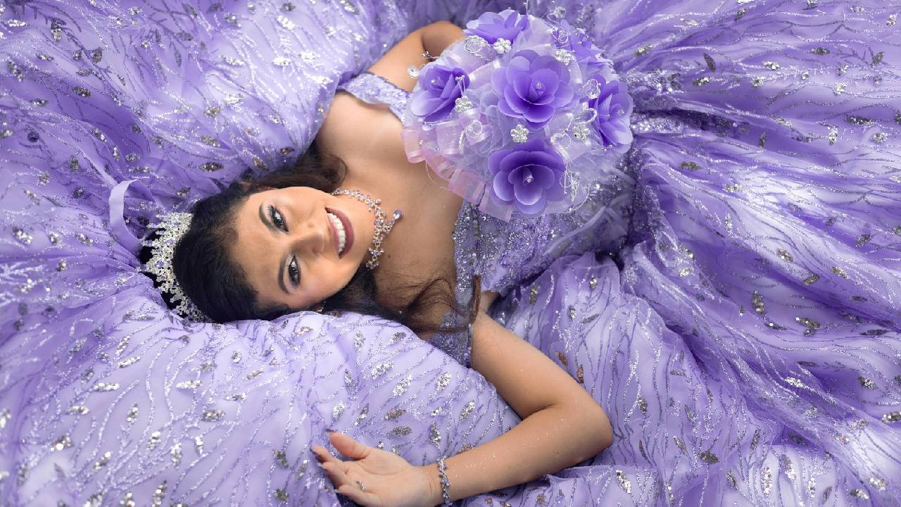 Christmas Fashion 2025: ಕ್ರಿಸ್‌ಮಸ್ ಫೆಸ್ಟೀವ್ ಸೀಸನ್‌ನಲ್ಲಿ ಟ್ರೆಂಡಿಯಾದ ಗೌನ್‌ಗಳಿವು - Image 1