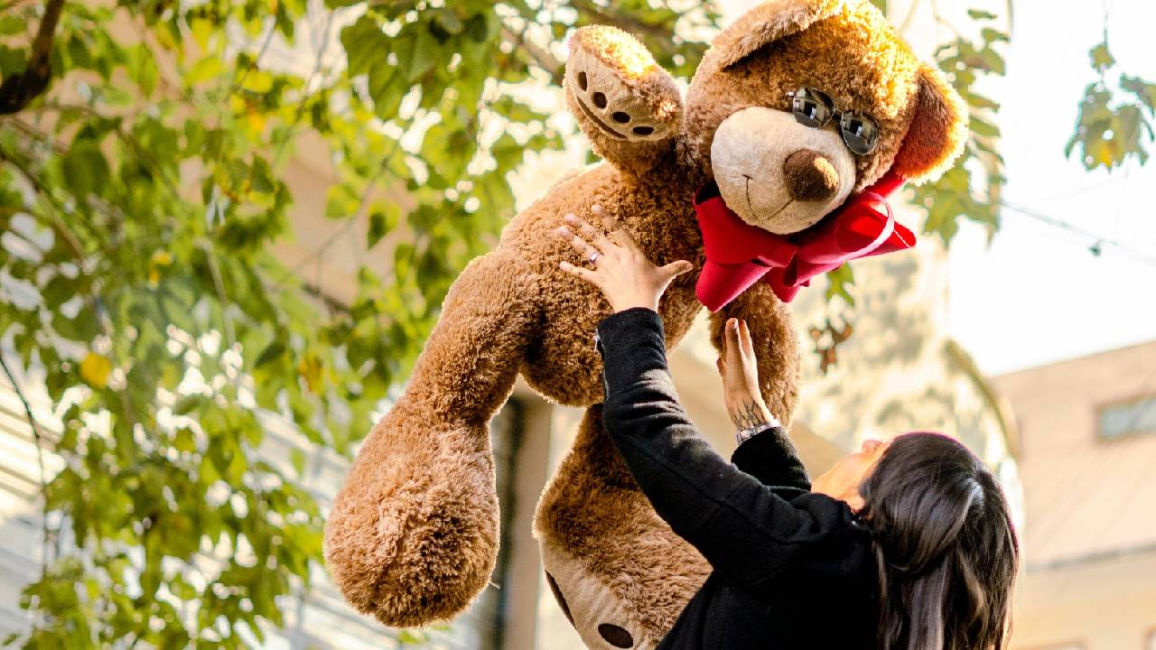 Valentines Week 2026: ವ್ಯಾಲೆಂಟೈನ್ಸ್ ವೀಕ್‌ನಲ್ಲಿ ಟ್ರೆಂಡಿಯಾಗಿರುವ 3 ಟೆಡ್ಡಿಬೇರ್ಸ್! - Image 4