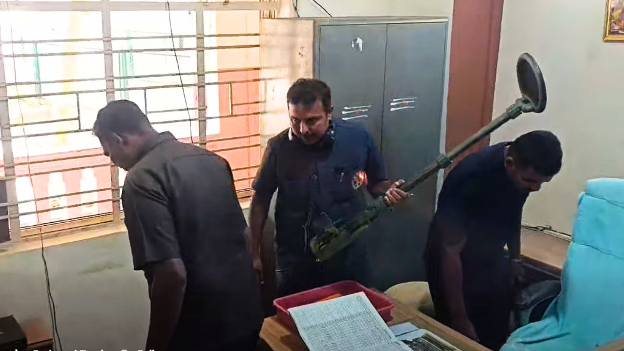 Tumkur News: ತುಮಕೂರು ಡಿಸಿ ಕಚೇರಿಗೆ ಬಾಂಬ್ ಬೆದರಿಕೆ: ಪೊಲೀಸರಿಂದ ಪರಿಶೀಲನೆ