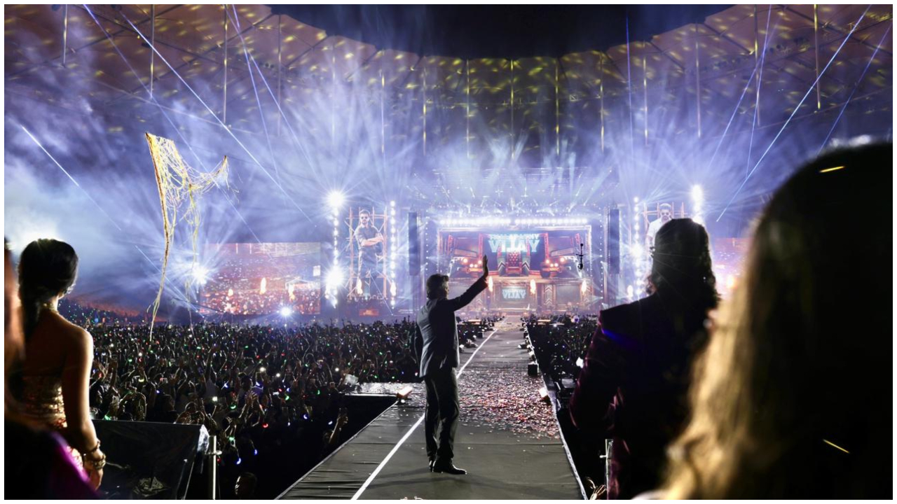 33 ವರ್ಷಗಳ ಸಿನಿ ಪಯಣಕ್ಕೆ ನಟ ವಿಜಯ್‌ ವಿದಾಯ; ದಳಪತಿಯ ಕೊನೇ ಸಿನಿಮಾದ ಆಡಿಯೋ ಲಾಂಚ್‌ ಹೇಗಿತ್ತು? ಇಲ್ಲಿವೆ ಕಲರ್‌ಫುಲ್‌ ಫೋಟೋಗಳು - Image 2