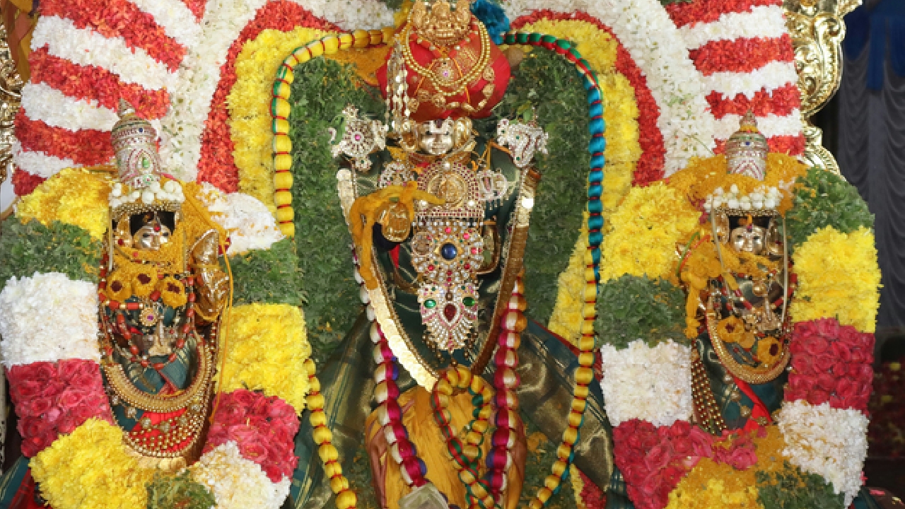 ವೈಕುಂಠ ಏಕಾದಶಿ ಸಂಭ್ರಮ; ದೇವಾಲಯಗಳಲ್ಲಿ ಪೂಜೆ