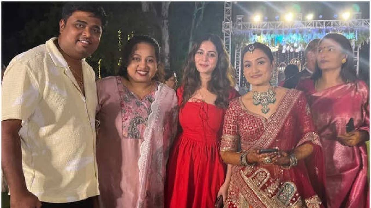 Vaishnavi Gowda Marriage: ʼಅಗ್ನಿಸಾಕ್ಷಿʼಯಾಗಿ ಅನುಕೂಲ್ ಮಿಶ್ರಾ ಕೈ ಹಿಡಿದ ವೈಷ್ಣವಿ ಗೌಡ; ಇಲ್ಲಿದೆ ಮದುವೆ ಫೋಟೊ - Image 4