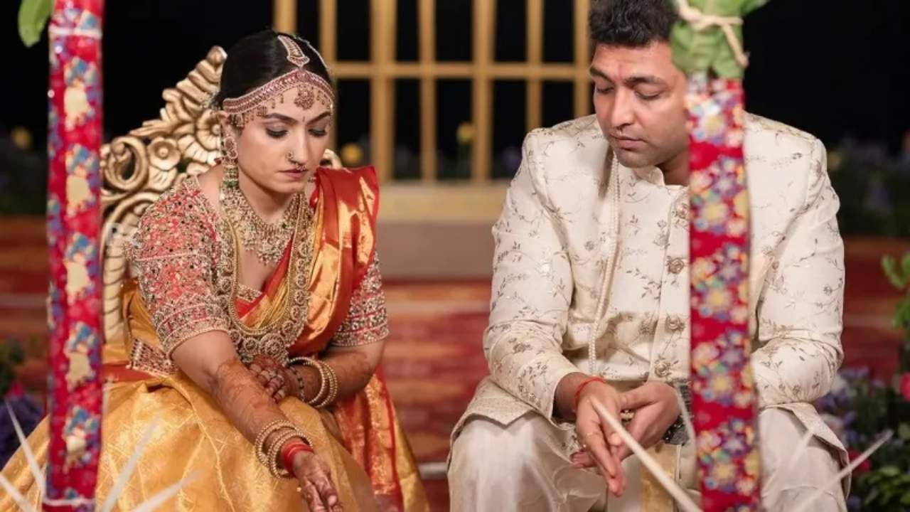 Vaishnavi Gowda: ಮದುವೆ ಸಂಭ್ರಮದ ಸುಂದರ ಕ್ಷಣ ಹಂಚಿಕೊಂಡ ವೈಷ್ಣವಿ ಗೌಡ: ಇಲ್ಲಿದೆ ಫೋಟೋಸ್ - Image 1