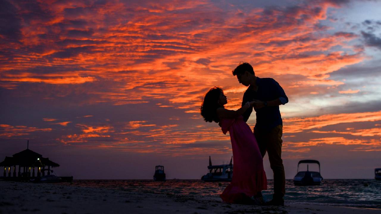 Valentine’s Fashion 2026: ಪ್ರೇಮಿಗಳ ದಿನದಂದು ಮನಸ್ಥಿತಿ ಸೂಚಿಸುವ ಕಲರ್‌ಗಳಿವು! - Image 2