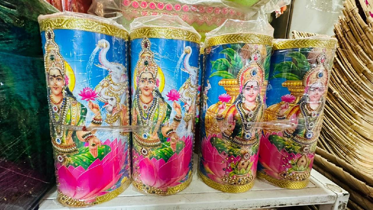 Varamahalaxmi Festival 2025: ಹಬ್ಬಕ್ಕೆ ಲಗ್ಗೆ ಇಟ್ಟ ರೆಡಿಮೇಡ್ ವರಮಹಾಲಕ್ಷ್ಮಿ ಅಲಂಕಾರಿಕ ಸಾಮಗ್ರಿಗಳು - Image 4