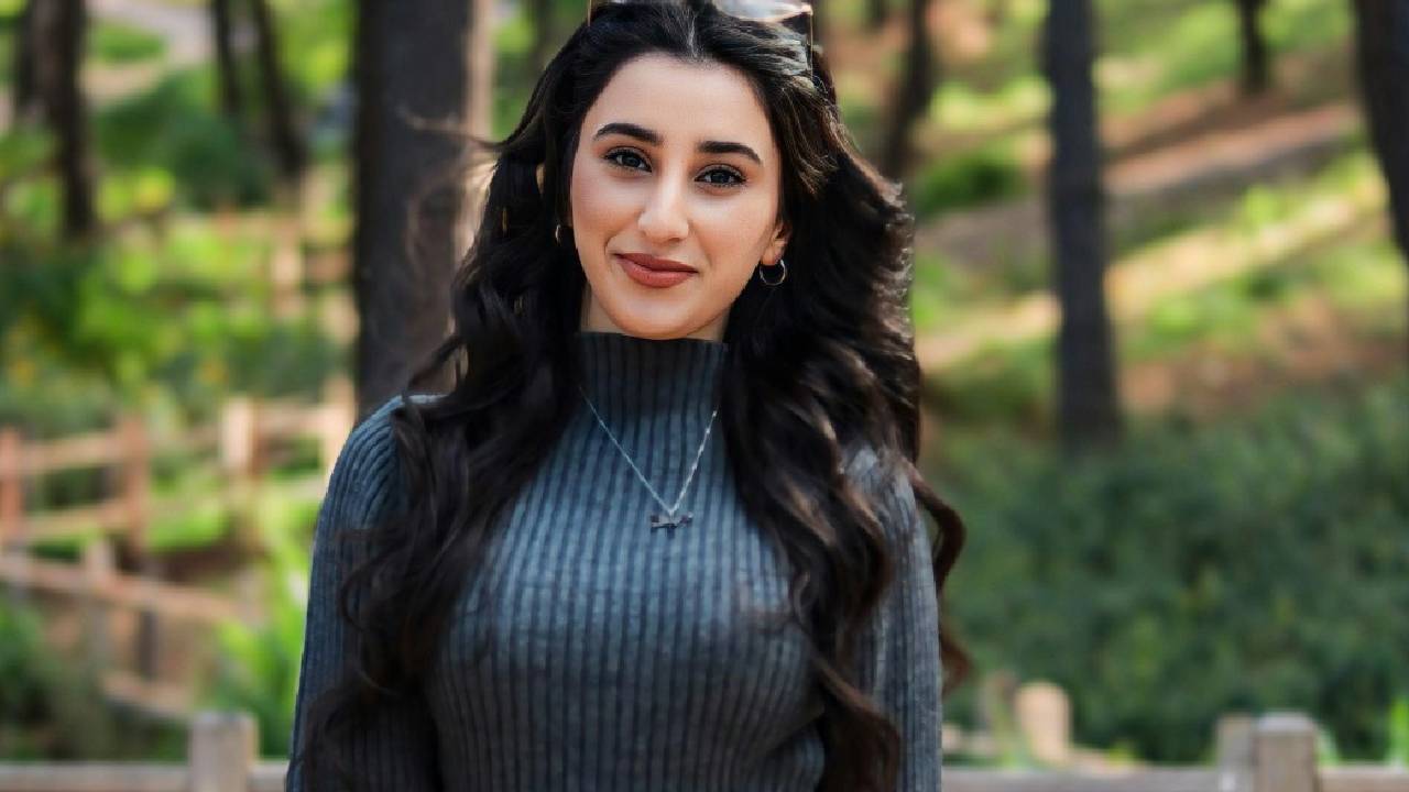 Winter Fashion 2025: ಚಳಿಗಾಲದಲ್ಲಿ ಮರಳಿ ಟ್ರೆಂಡಿಯಾಗುವ ಸ್ವೆಟರ್ ಡ್ರೆಸ್ - Image 3