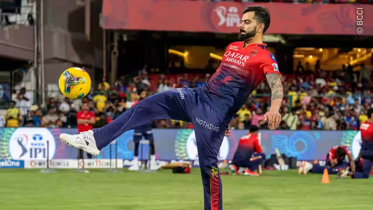 IPL 2025: ಆರ್ಸಿಬಿ ಪರ 300 ಸಿಕ್ಸರ್ ಸಿಡಿಸಿ ವಿಶ್ವ ದಾಖಲೆ ಬರೆದ ವಿರಾಟ್ ಕೊಹ್ಲಿ! - Image 6