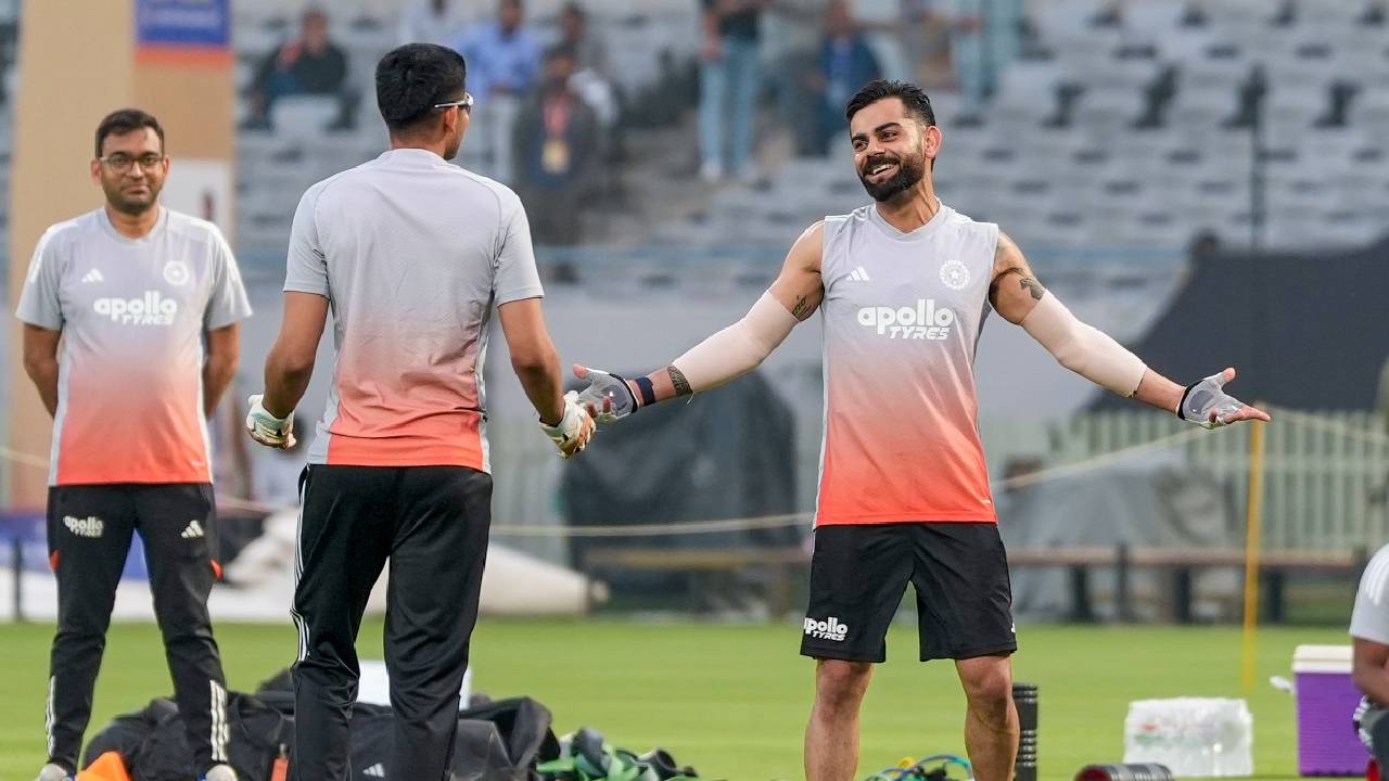 ಅಭ್ಯಾಸದ ವೇಳೆ ಕೊಹ್ಲಿಯ  ಚೇಷ್ಟೆ ಕಂಡು ನಕ್ಕ ಸಹ ಆಟಗಾರರು