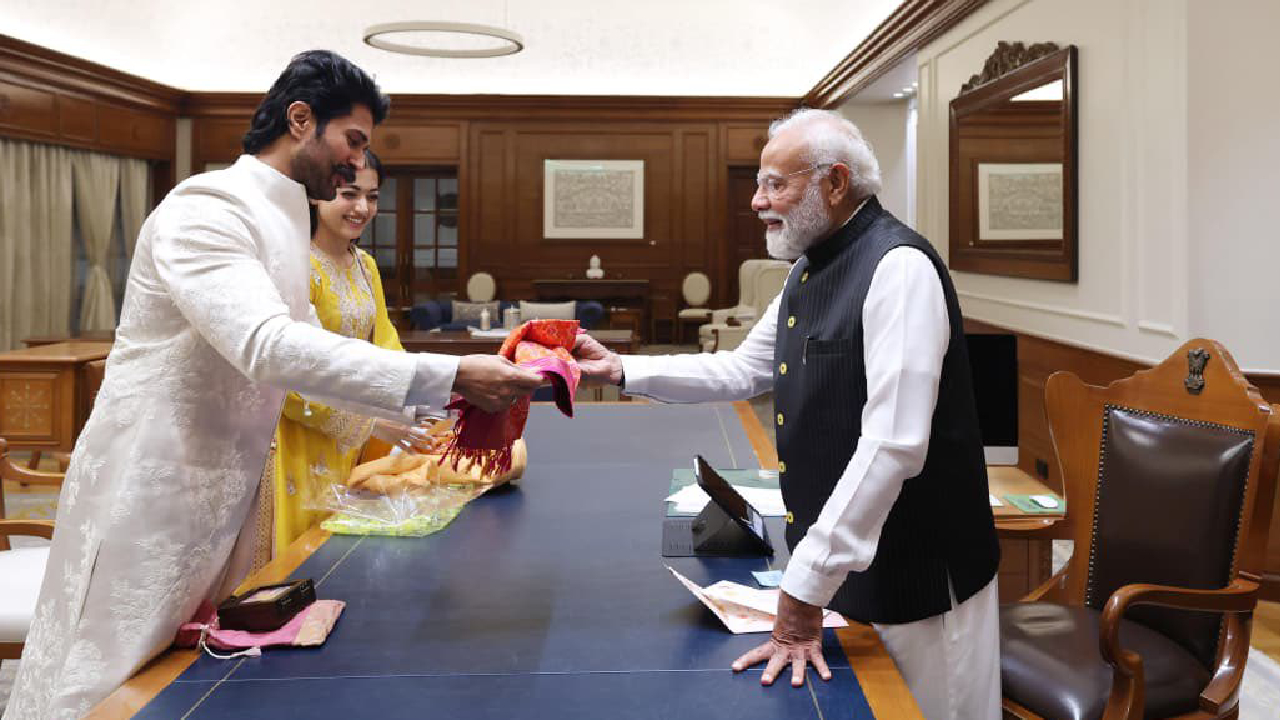 ಪ್ರಧಾನಿ ಮೋದಿ ಭೇಟಿಯಾದ ವಿರೋಶ್‌ ಜೋಡಿ;  ರಿಸೆಪ್ಶನ್​ಗೆ ಆಹ್ವಾನ - Image 2