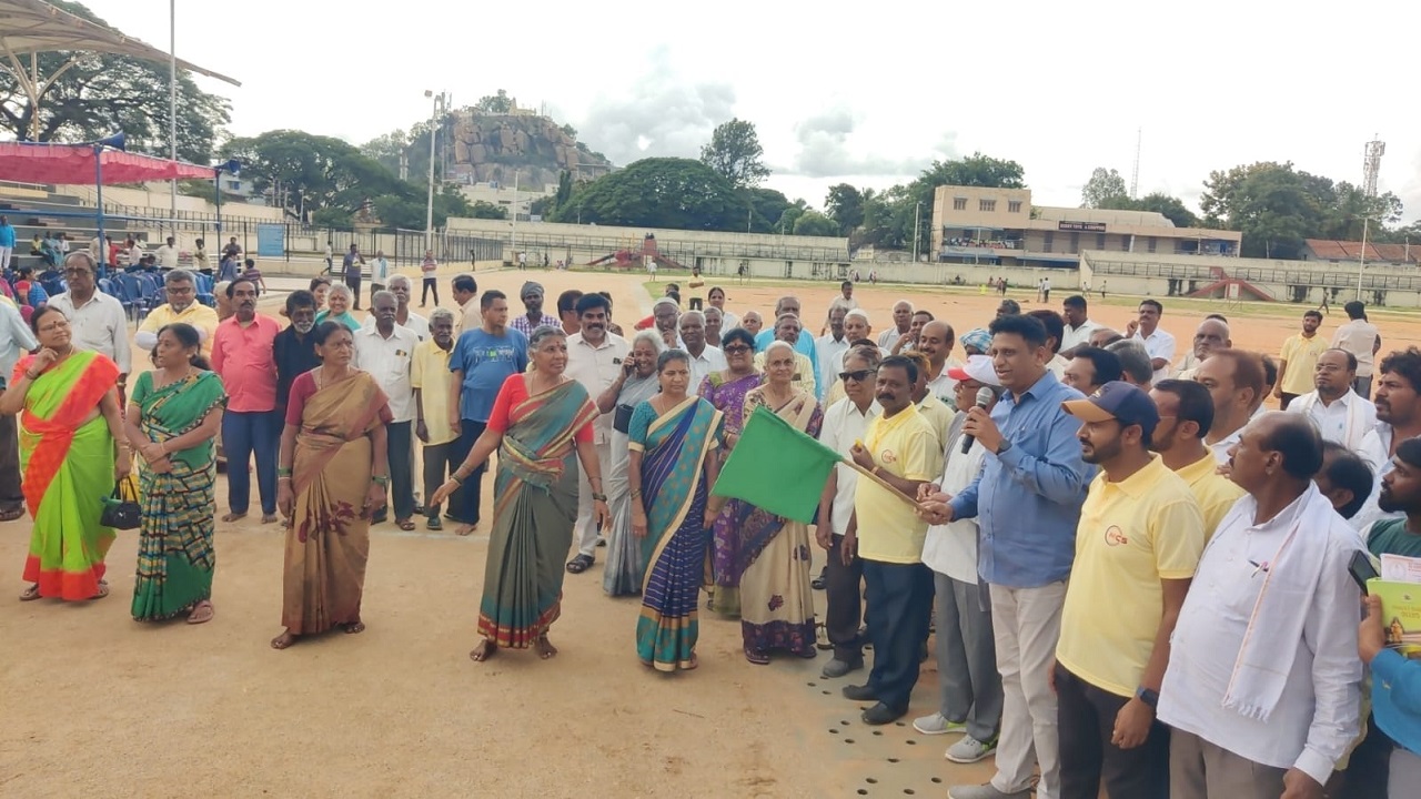 ಹಿರಿಯ ನಾಗರೀಕರ ವಿವಿಧ ಸ್ಪರ್ಧೆಗಳಿಗೆ ಸಚಿವ ಡಾ.ಎಂ.ಸಿ.ಸುಧಾಕರ್ ಚಾಲನೆ