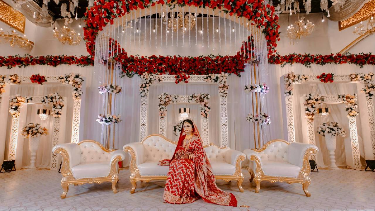 Wedding Fashion 2025: ವೆಡ್ಡಿಂಗ್ ಸಮಾರಂಭಗಳಲ್ಲಿ ರಾಯಲ್ ಲುಕ್ಗೆ ಸೈ ಎಂದ ಫ್ಯಾಷನ್ ಪ್ರಿಯರು - Image 3
