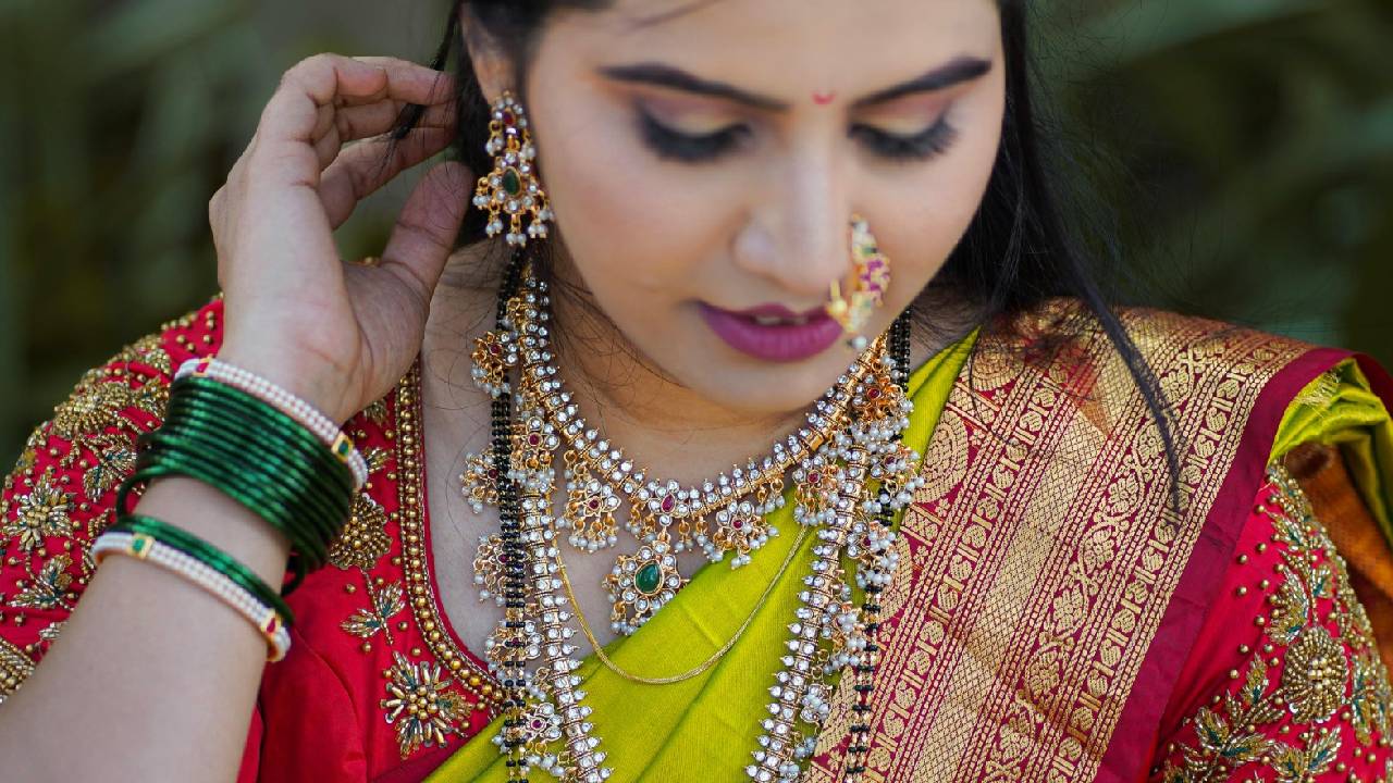 Wedding Fashion 2025: ಮದುಮಗಳ ಸೌಂದರ್ಯಕ್ಕೆ ಡಿಸೈನರ್ ಮೂಗುತಿ ಸಾಥ್ - Image 3