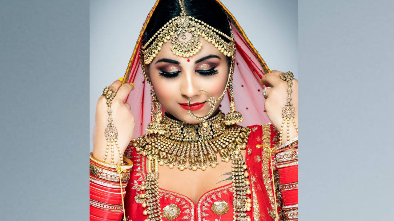Wedding Fashion 2025: ಮದುಮಗಳ ವಿಂಟರ್ ವೆಡ್ಡಿಂಗ್ ಫ್ಯಾಷನ್ಗೆ ಸೇರಿದ ಮಾತಾಪಟ್ಟಿ - Image 5
