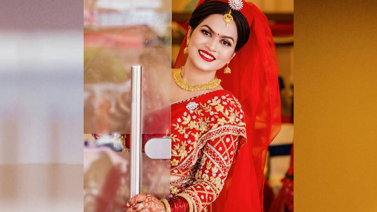 Wedding Fashion 2025: ವಿಂಟರ್ ವೆಡ್ಡಿಂಗ್ ಸೀಸನ್‌ನಲ್ಲಿ ಟ್ರೆಂಡಿಯಾದ ರಾಯಲ್ ಲುಕ್  ಡಿಸೈನರ್  ಬ್ಲೌಸ್‌ಗಳಿವು - Image 5