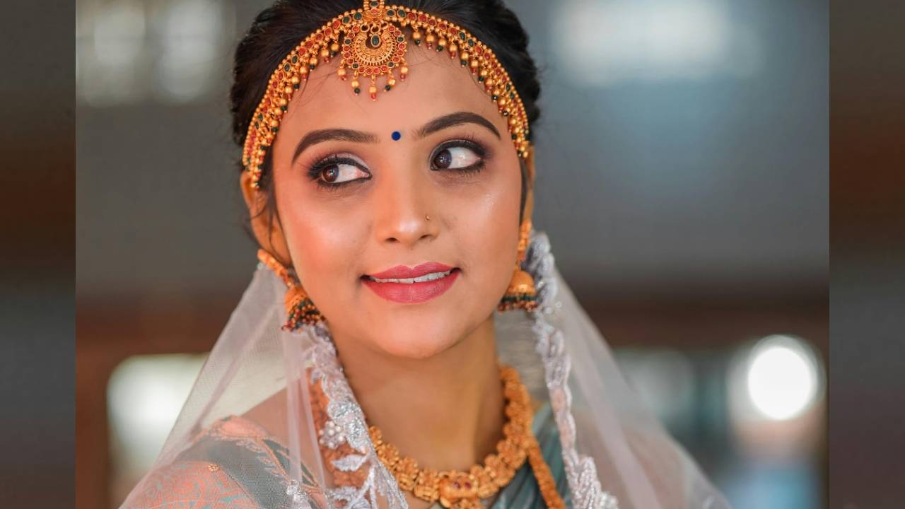 Wedding Fashion 2025: ವಧುವಿನ ಟ್ರೆಡಿಷನಲ್ ಸಿಂಗಾರಕ್ಕೆ ಜತೆಯಾಗುವ ಬಿಂದಿಗಳಿವು - Image 5